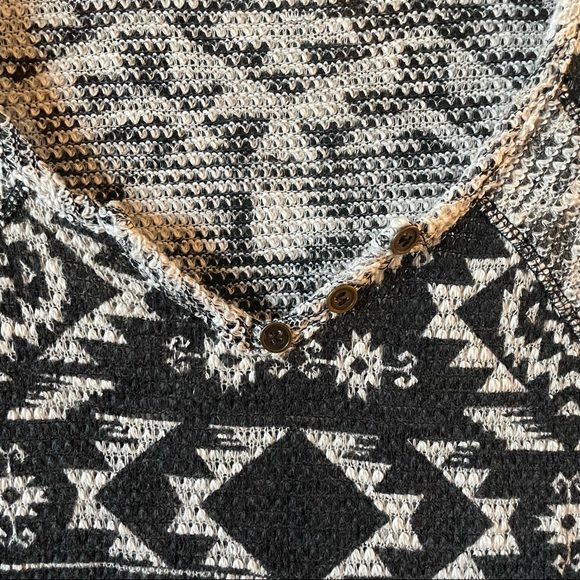 Almost Famous 3/4 sleeve top Size L - Picture 2 of 7